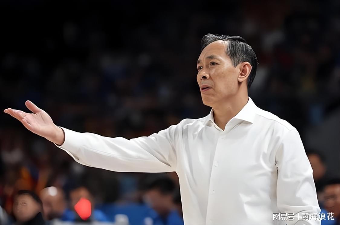 开云app-唉！国家队2.16米中锋，连续两场遭小外隔扣+冲突，球迷：太窝囊